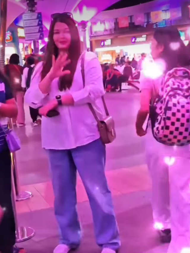 Aishwarya Rai Bachchan waits for her daughter at the airport, Viral video!!!